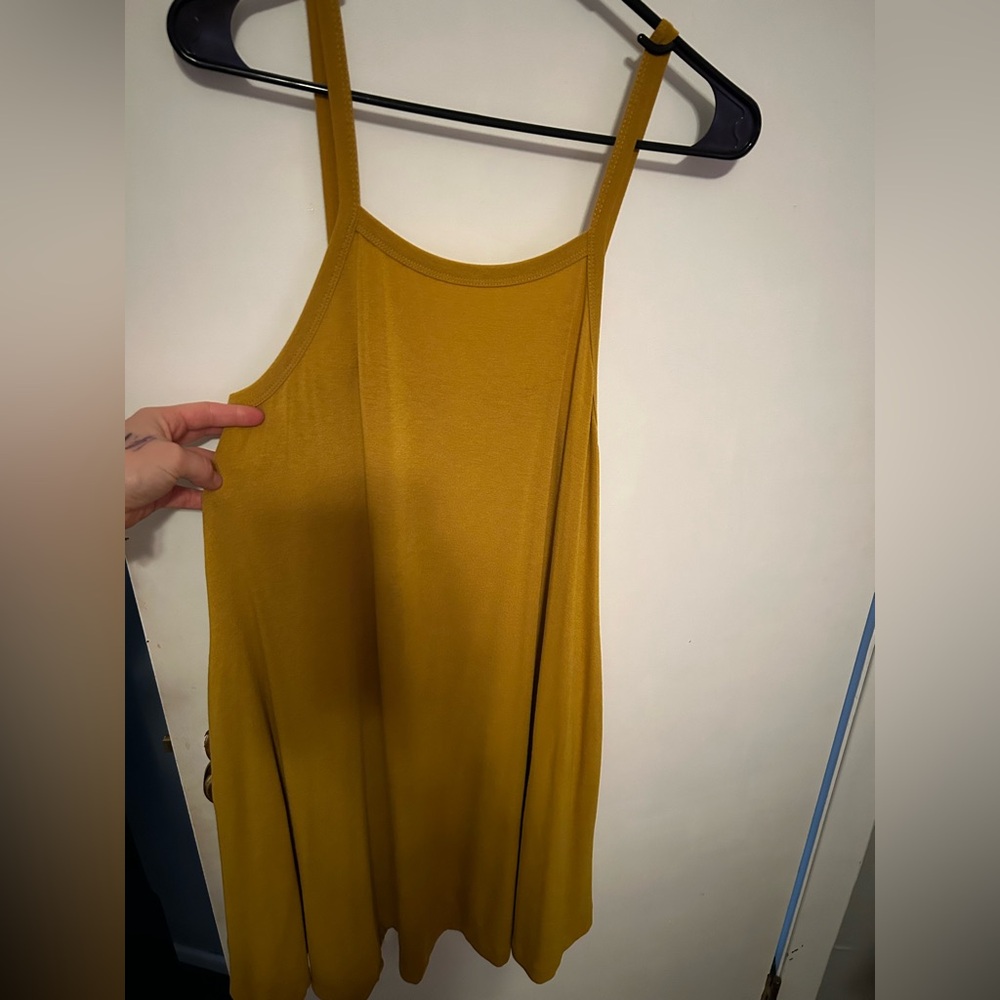 Boutique dress. Has pockets. Around the knee length. Size medium. Worn 2 times.